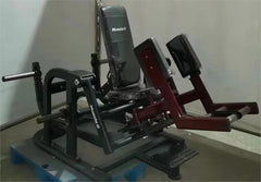 Plate load inneer and outer thigh machine|In use|Seat adjustment|Side View
