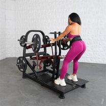 Plate load belt squat machine|In use start position|In use squat position