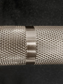 Closeup of bar diamond knurling