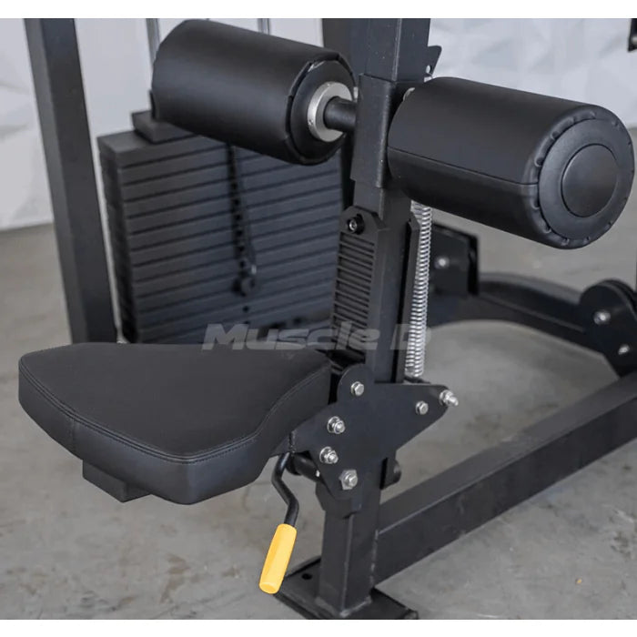 close up of seat and leg hold down